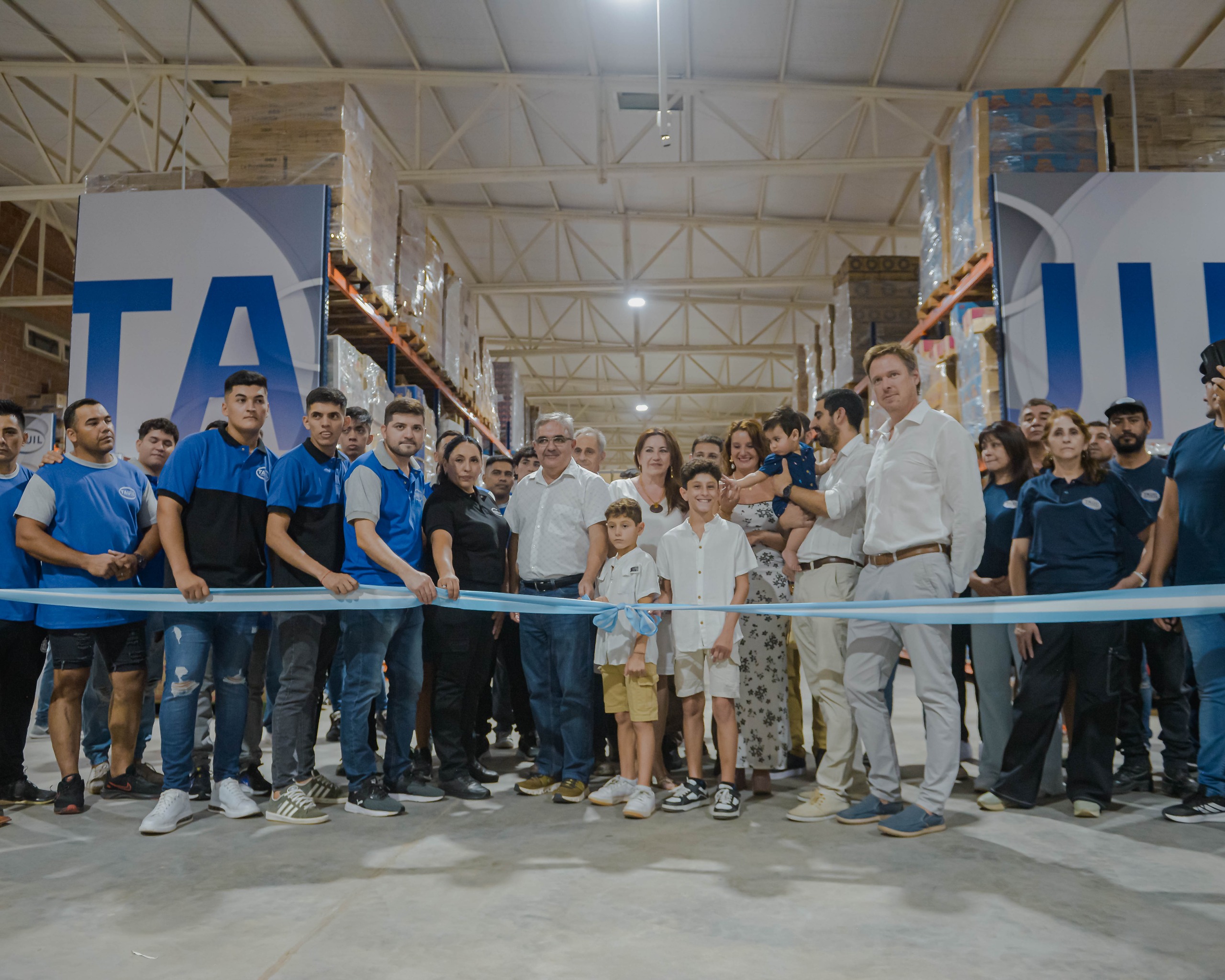 Tauil inauguró nuevo local y centro logístico