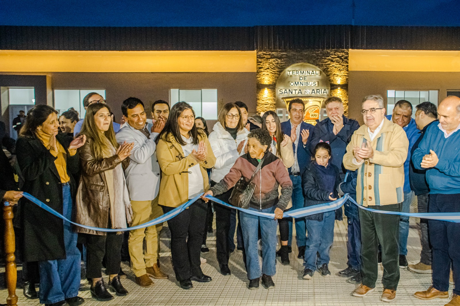 Raúl inauguró la Terminal de Ómnibus renovada de Santa María