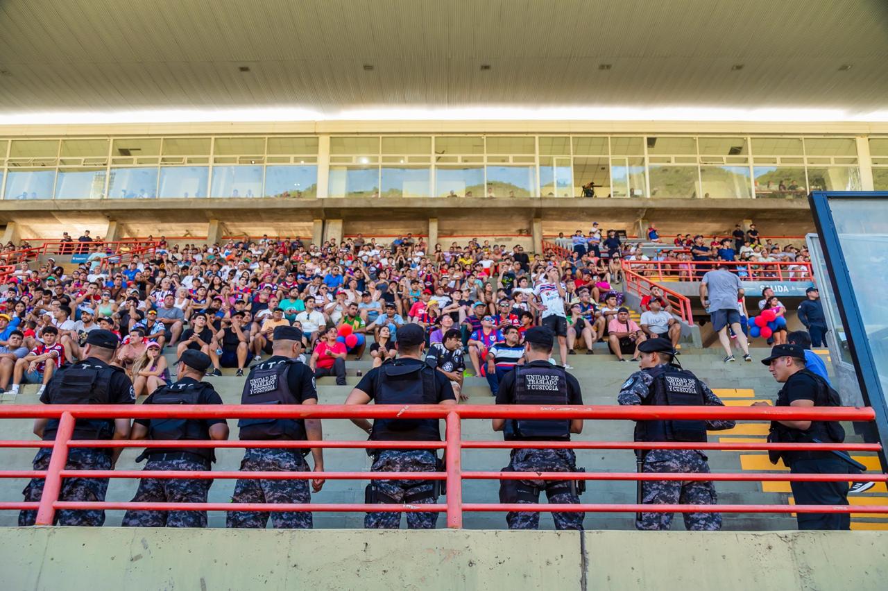 Operativo de seguridad en la final del Torneo Regional de Fútbol