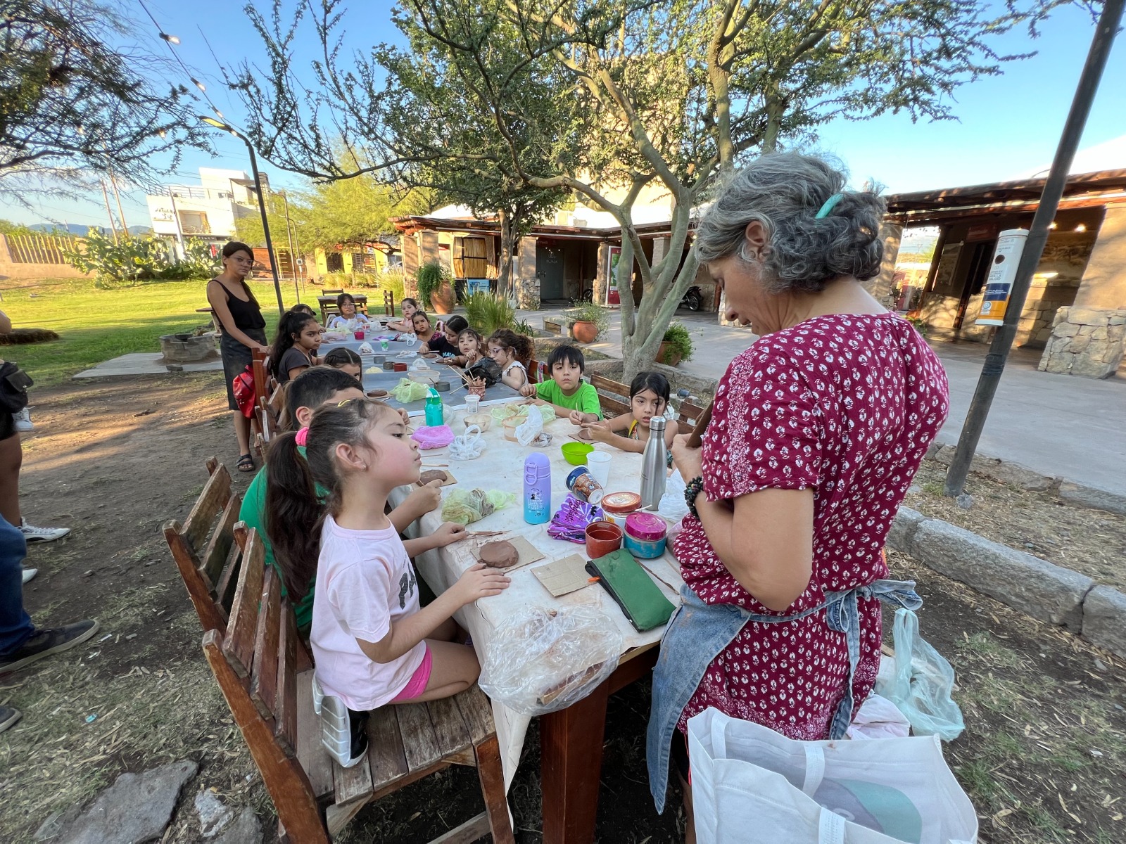 Chicos y grandes vivieron una entretenida tarde en Casa de la Puna