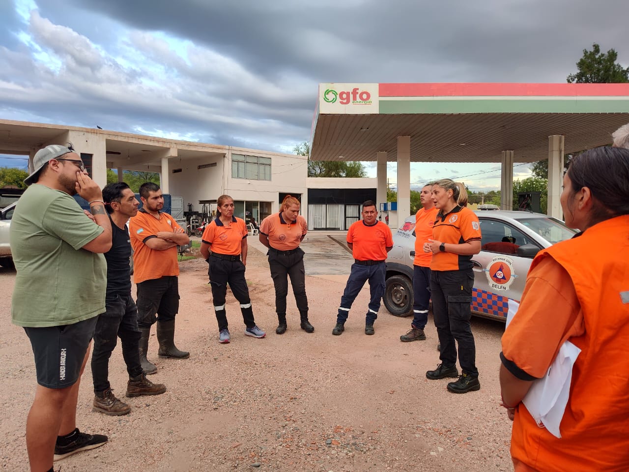 Protección Civil junto a otros organismos despliegan un operativo de asistencia en Tinogasta tras la tormenta