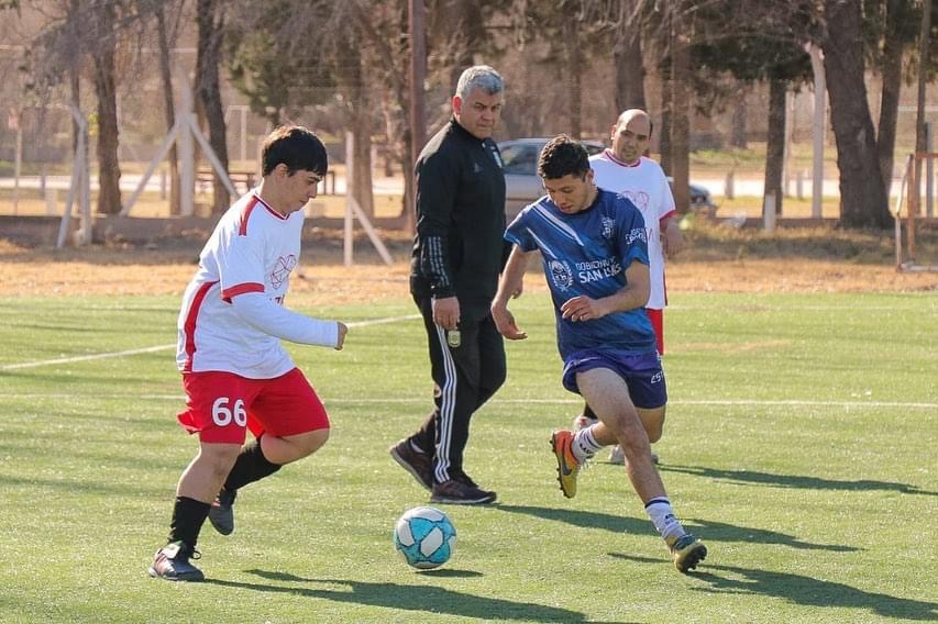Deportes impulsa un torneo de fútbol adaptado en homenaje a Valentín Oviedo