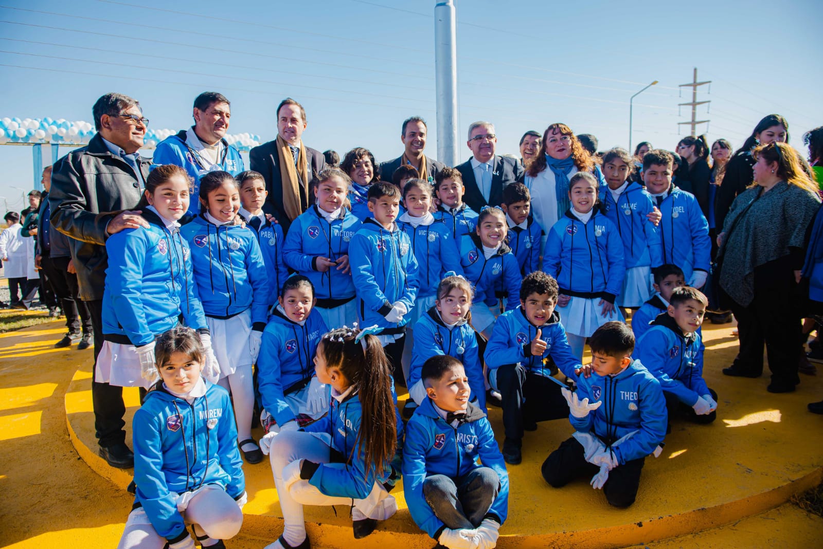 Saujil: El Gobernador inauguró un aula del futuro en vísperas del día del 