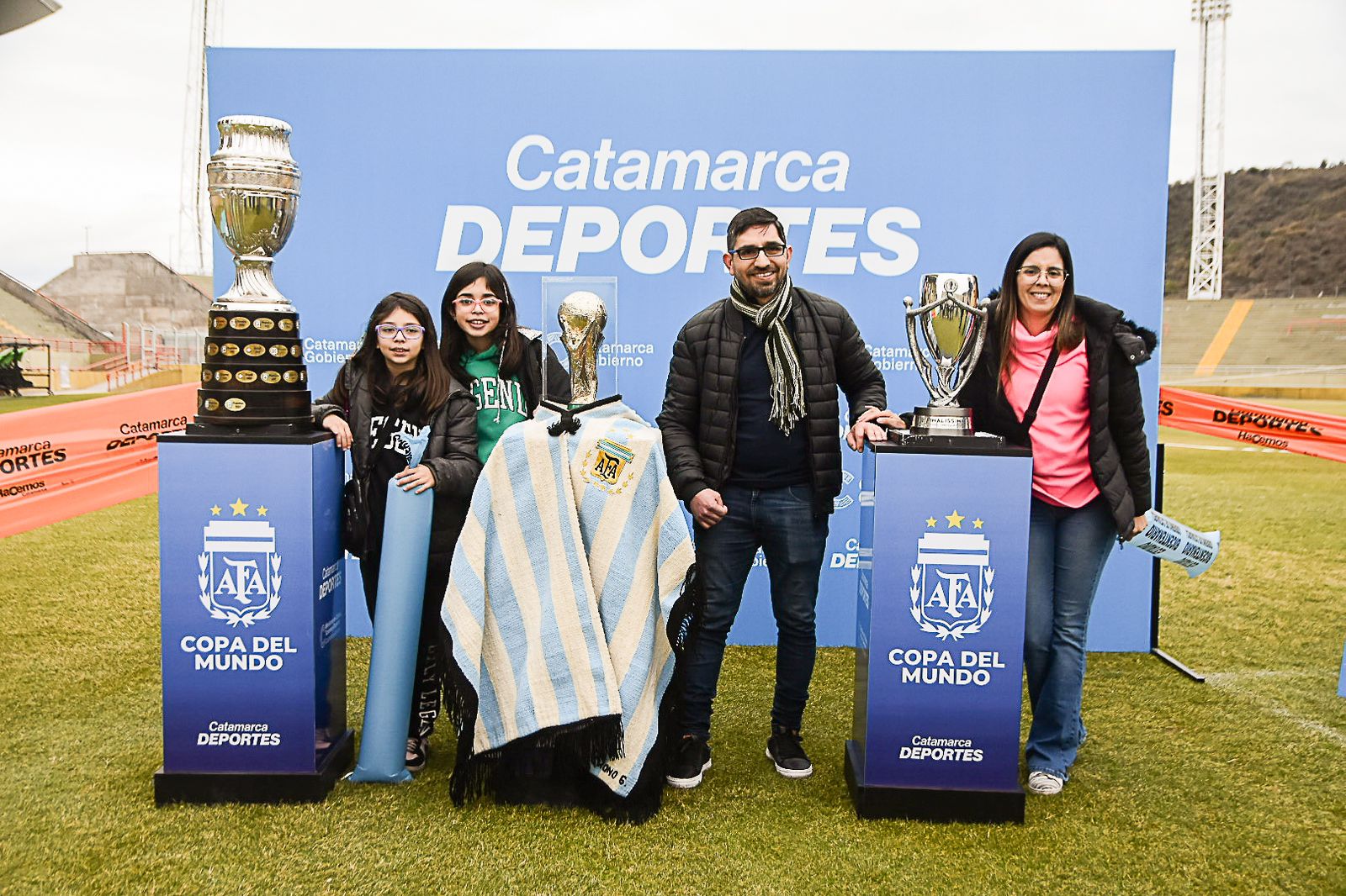 El Poncho recibió a las copas de la Scaloneta