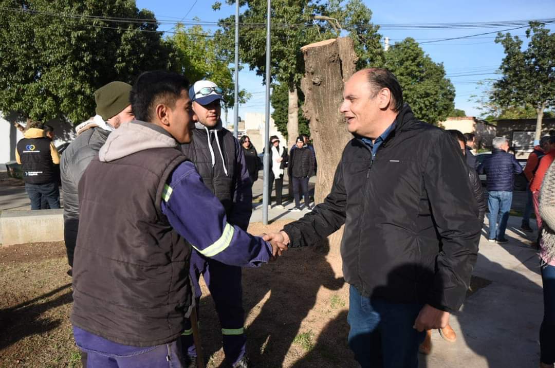 Adelantan los haberes de los becados municipales de la capital 