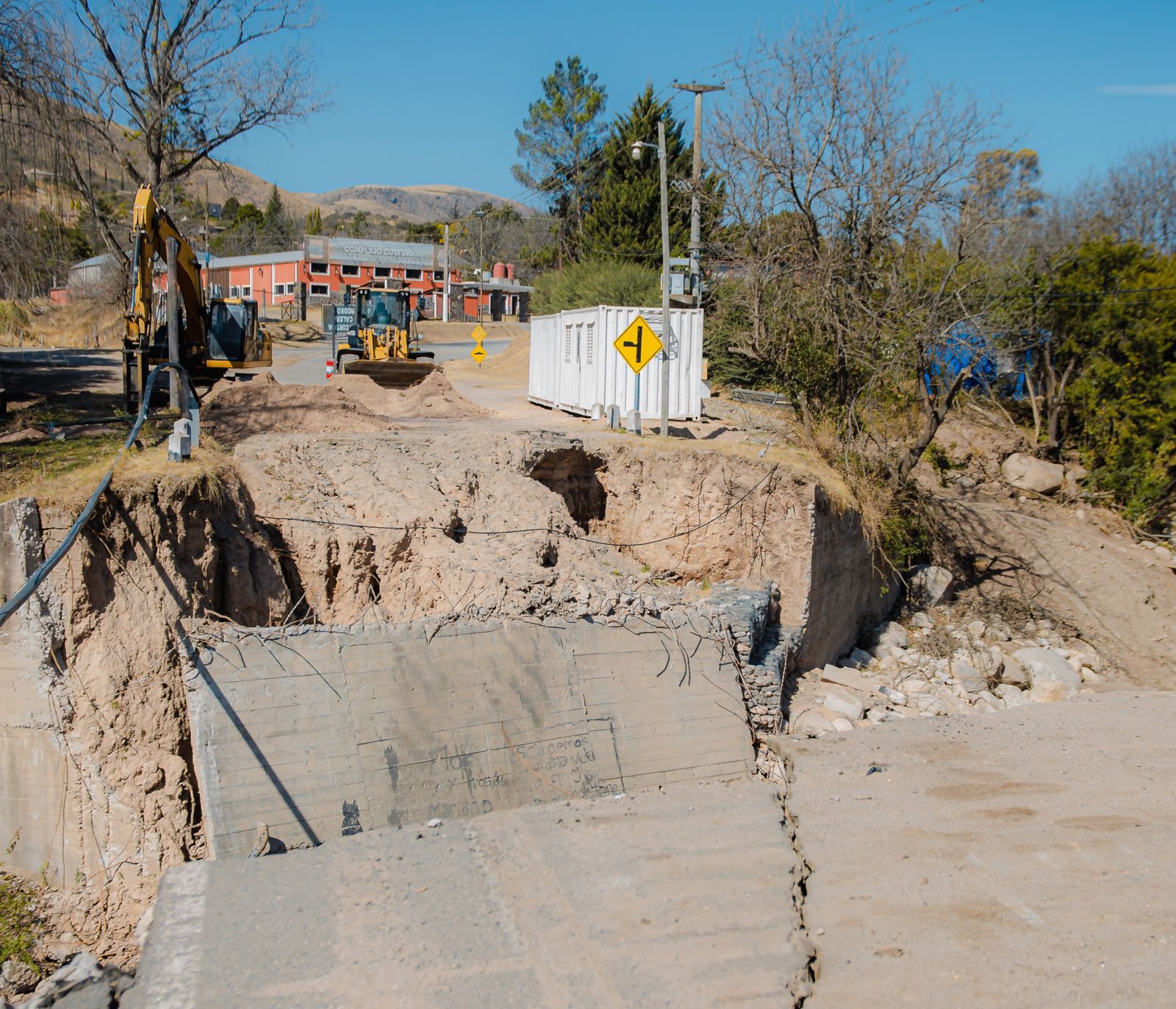 El Gobierno inició la reconstrucción del puente sobre Río Las Juntas