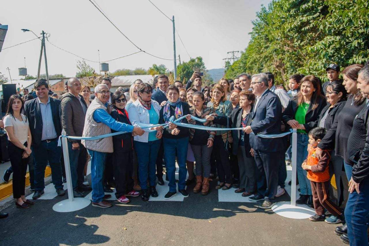 RAÚL DEJÓ INAUGURADO EL ASFALTADO EN EL BARRIO 32 VIVIENDAS DE ALIJILÁN