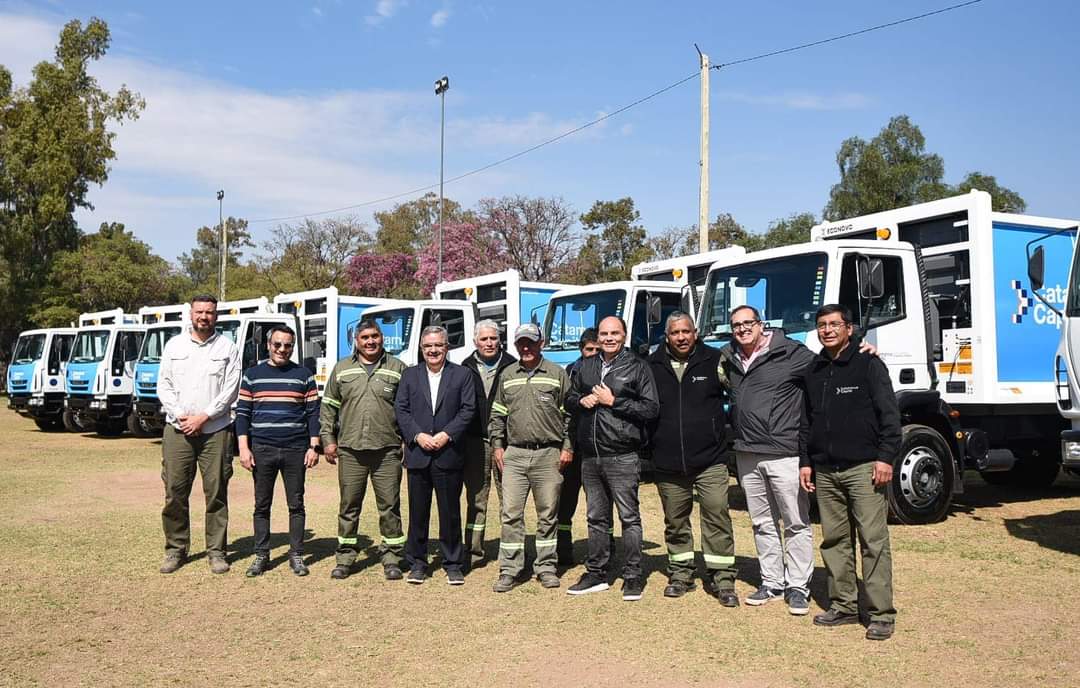 Catamarca refuerza servicios urbanos: ocho nuevos camiones de recolección y riego para la Capital