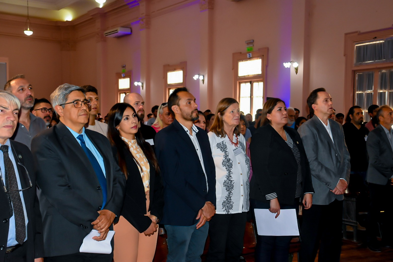 Entrega de equipos de seguridad y homenaje a canes en la Escuela de Cadetes