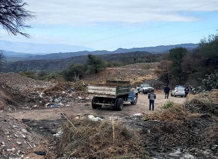 Multaron a dos camioneros en Fray por arrojar basura en la vía pública