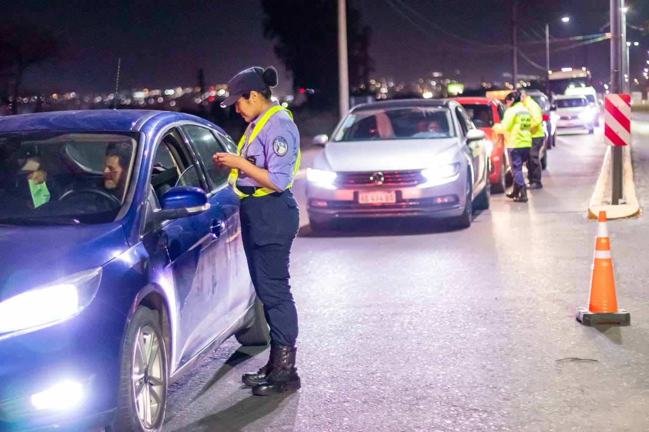 Operativo de Seguridad: Secuestro de vehículos y arrestos en la Capital