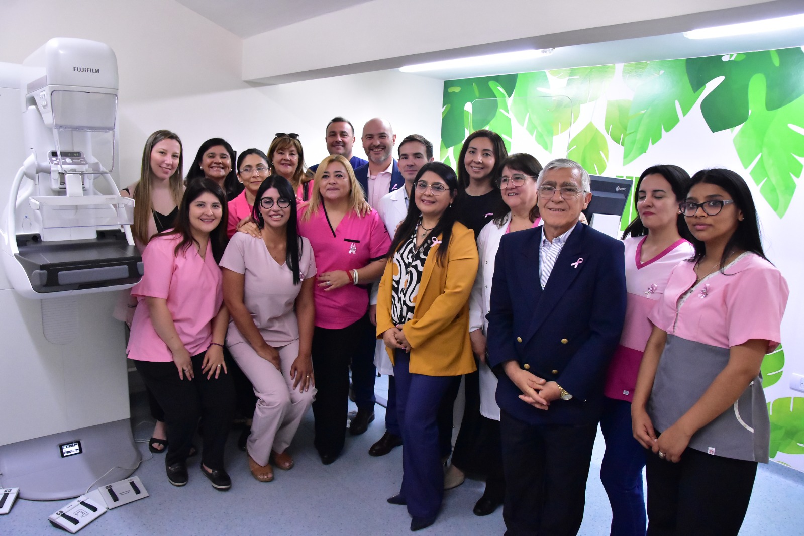 En el inicio del Mes Rosa ponen en funcionamiento del nuevo mamógrafo en el Hospital San Juan Bautista