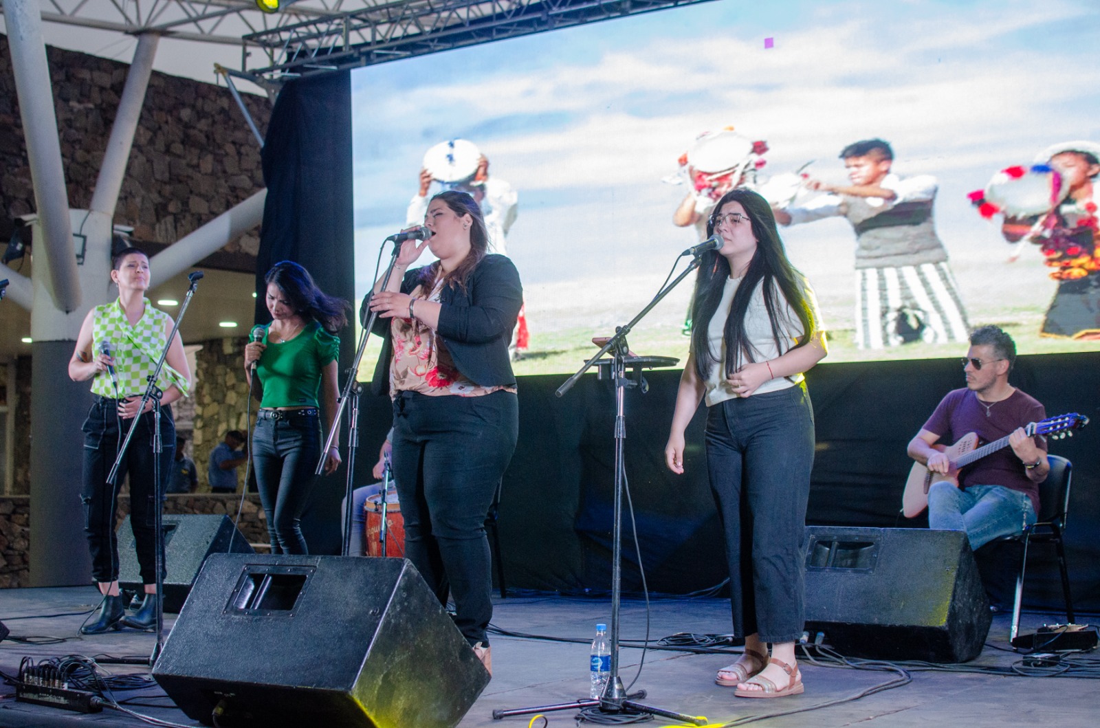 Música & Poesía para ponerle melodías a la 16º Feria Provincial del Libro