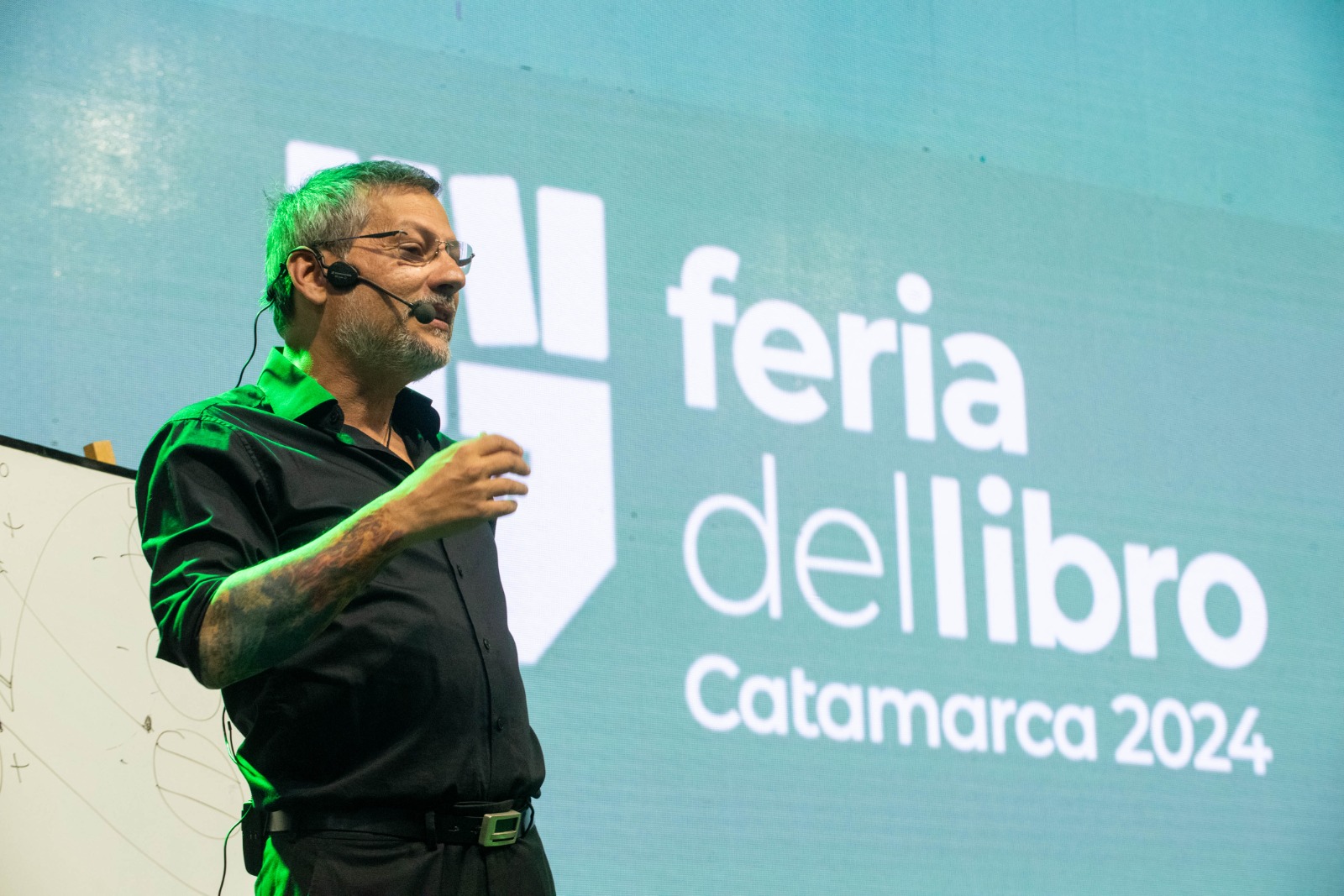 Cartañá en la Feria del Libro: “Es posible cambiar y mejorar las relaciones con los demás”