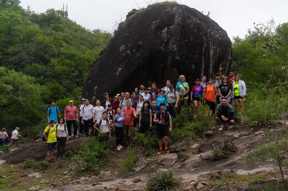 Pasos con historia hasta la cueva de Cubas, a través del agreste paisaje de La Puerta