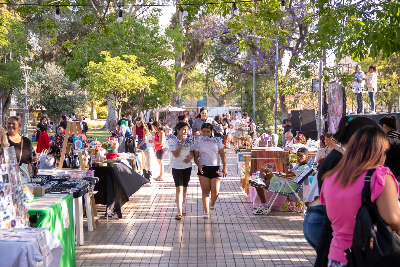 Feria Emprender - Mercado Itinerante Edición Navideña